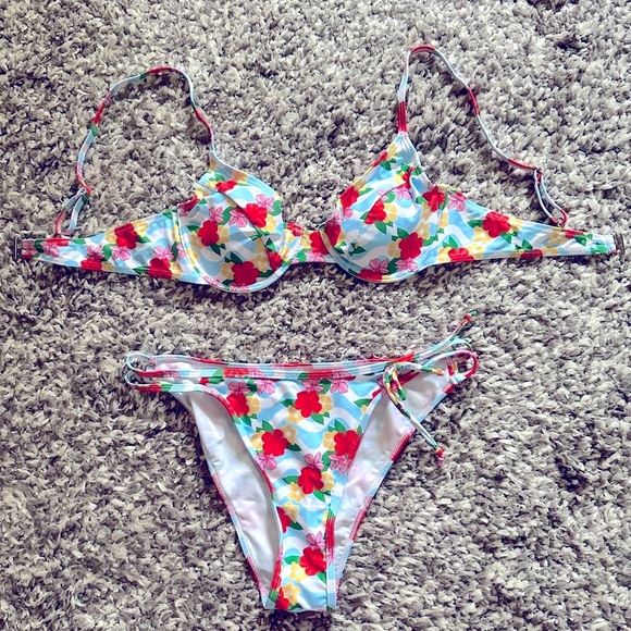 NEW Floral Two-Piece Bikini S - Picture 7 of 9